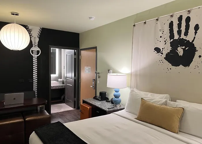 Acme Chicago, Outset Collection By Hilton
