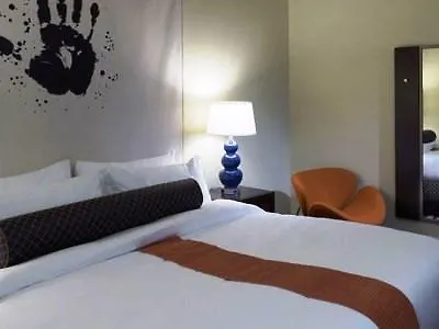 Acme Chicago, Outset Collection By Hilton